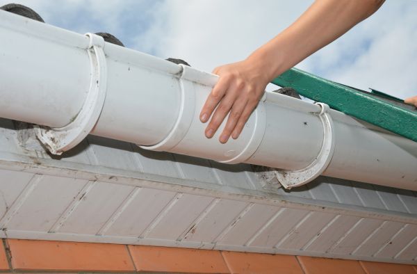 Gutter Reattachment in Summerville